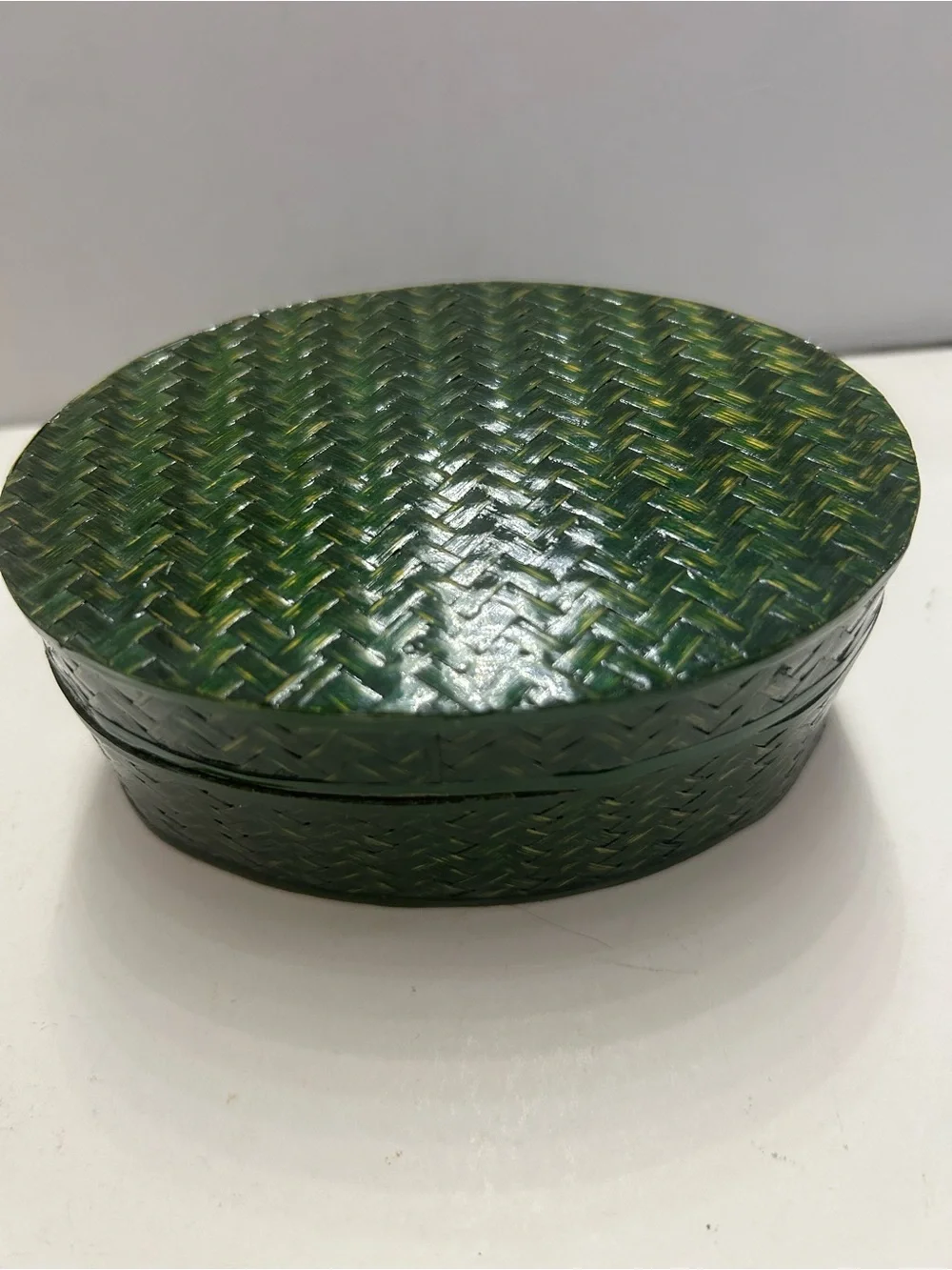 Vintage Green Oval Lacquered Woven Straw Trinket Box - Red Fabric Lined